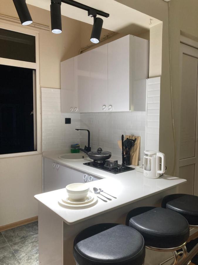 Apartment Kostava 10 Батуми Екстериор снимка