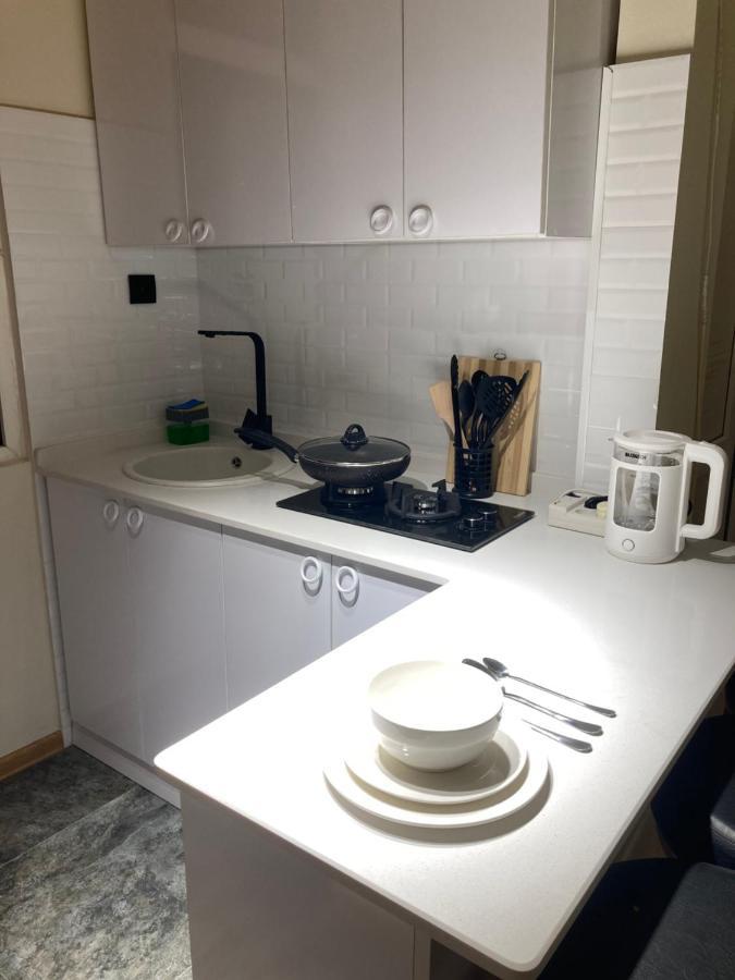 Apartment Kostava 10 Батуми Екстериор снимка